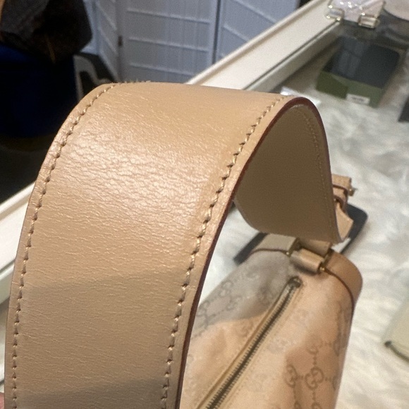 Gucci Beige Monogram Canvas Shoulder Bag - Picture 10 of 14